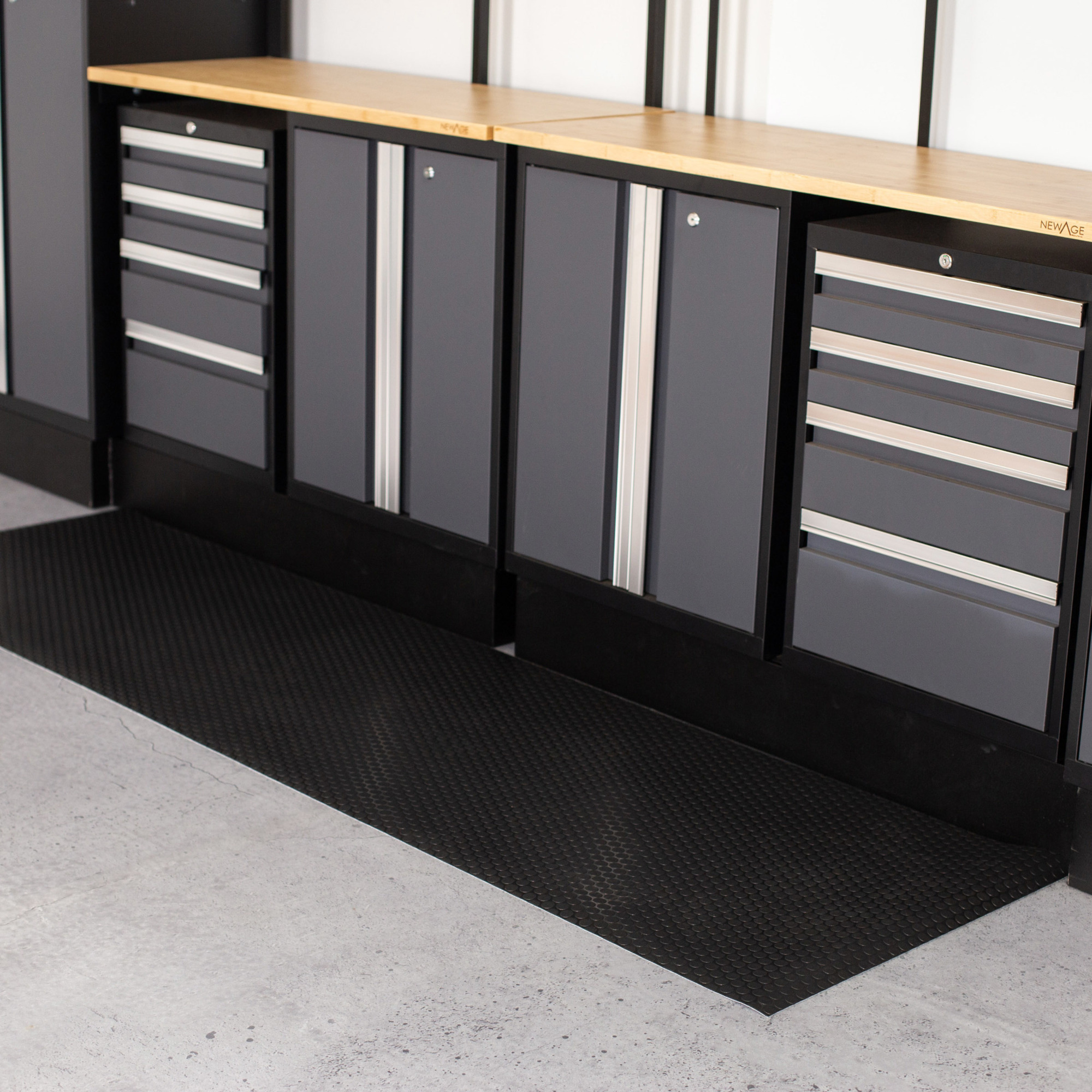 G-Floor, Vinyl Performance Floor Runner, Coverage Area 11.25 ft², Model# WGRUN65SC2760MB